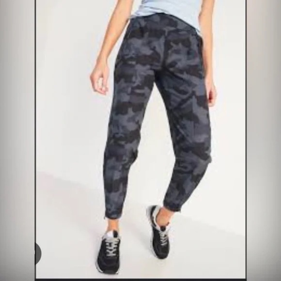 Old Navy Pants - OLD NAVY ACTIVE STRETCHTECH Black Camo Joggers, Sz- M